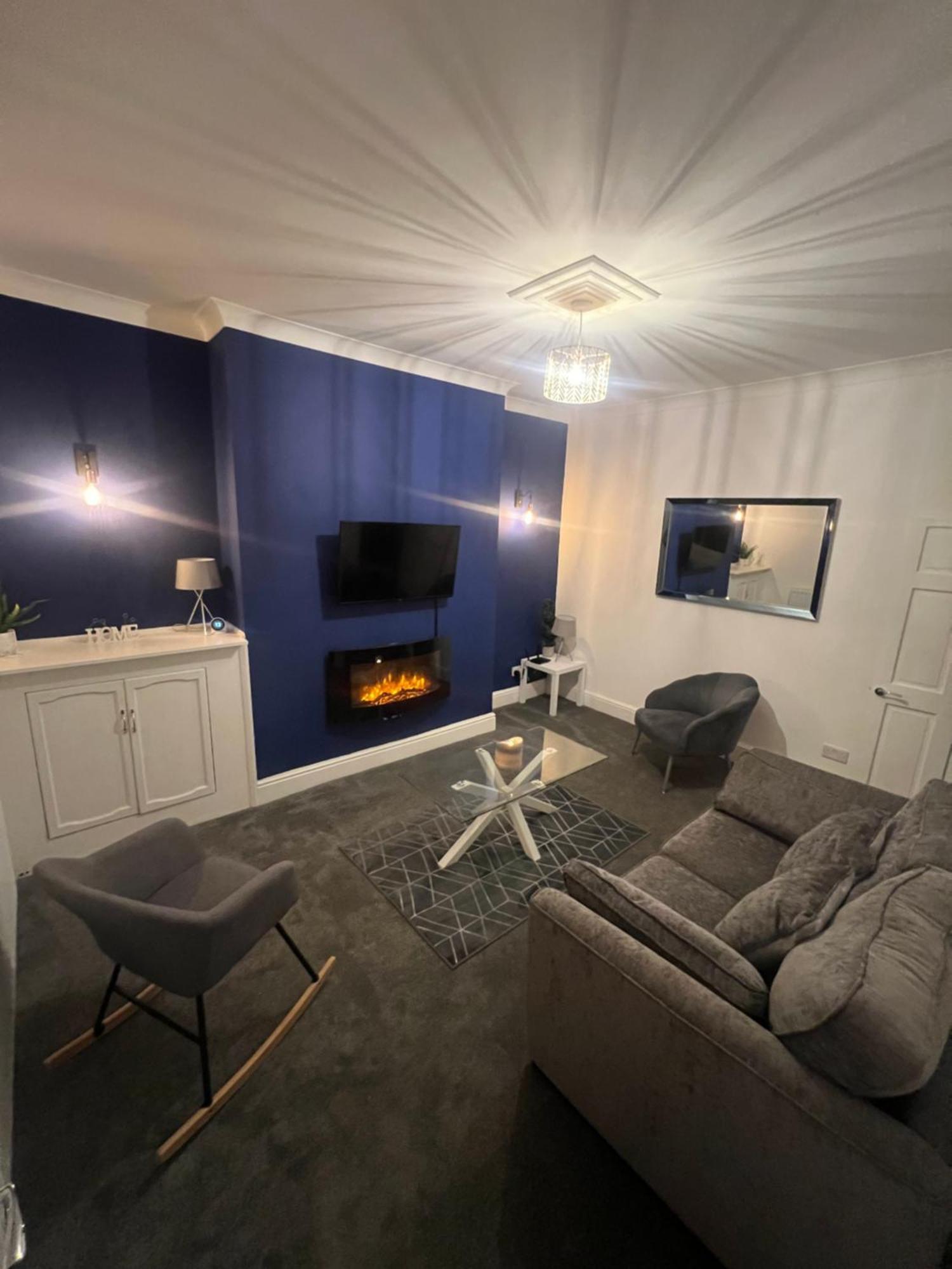 Cosy Home Perfect For Families And Contractors With Free Parking 达灵顿 外观 照片